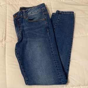 Tahari Kelly Skinny Jeans